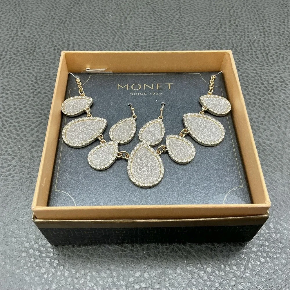 Monet Necklace Earrings Set Gold Tone Teardrop Gold Tone Statement‎ Jewelry
